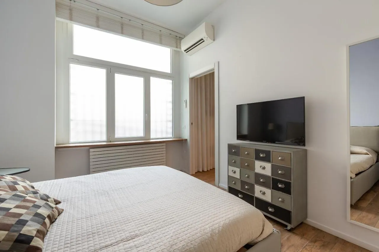 Tricolore Modern And Cozy Apartment Milan Italy